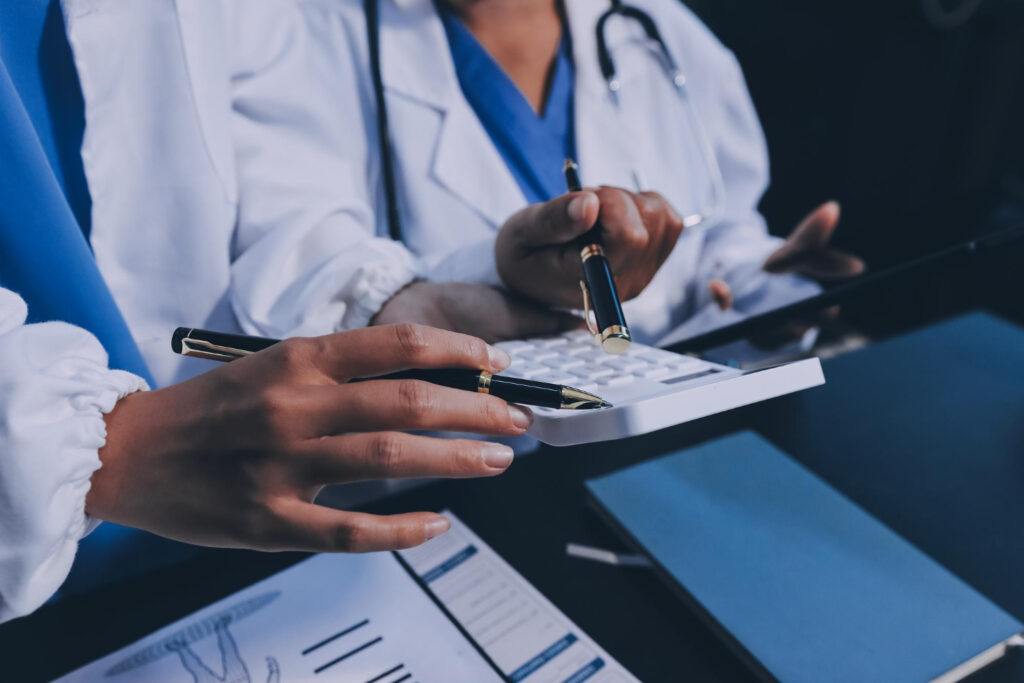 Lucro Presumido ou Simples Nacional para clínicas médicas: qual escolher